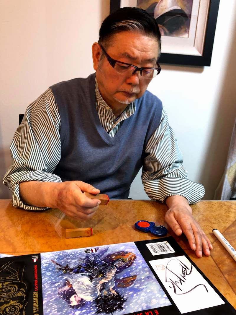 Il MAestro Kuri firma e timbra la versione italiana De Luxe di Nippon Shock Ed..png Il MAestro Kuri firma e timbra la versione italiana De Luxe di Nippon Shock Ed..png